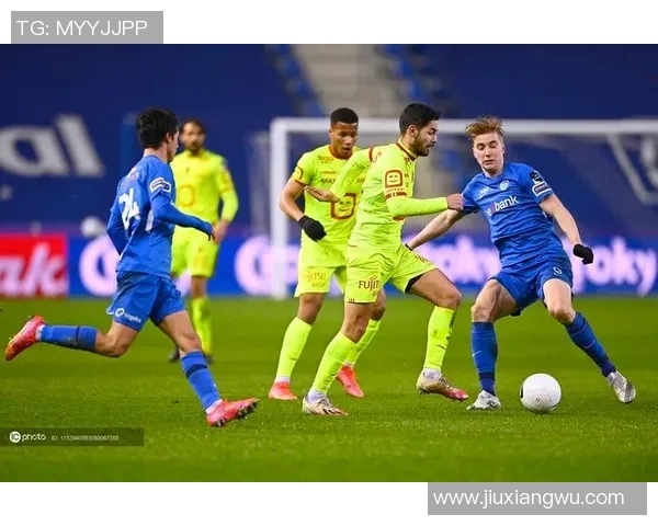 梅赫伦主场迎战亨克双方争夺积分榜关键战役