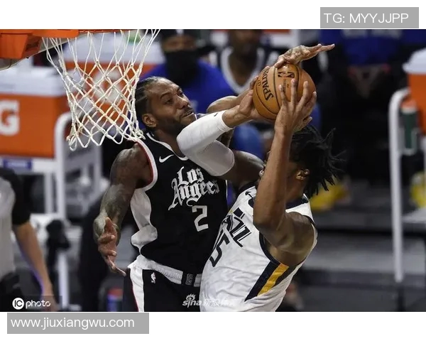 快船与爵士激战24日赛场精彩瞬间回顾与赛后分析