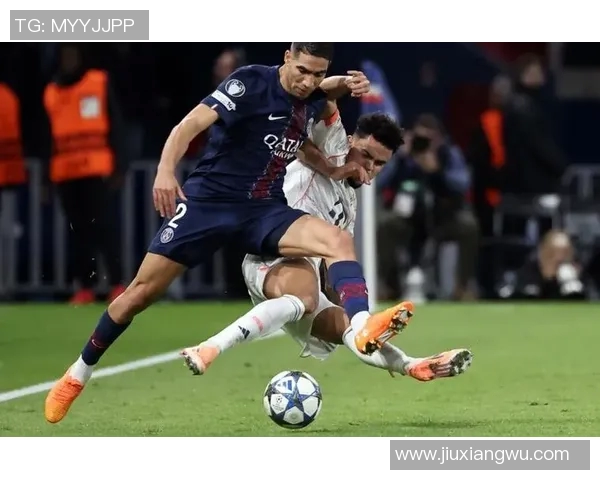 阿什拉夫与拜仁的巅峰对决谁能在欧冠赛场上笑到最后 阿什拉夫与拜仁的巅峰对决谁能在欧冠赛场上笑到最后