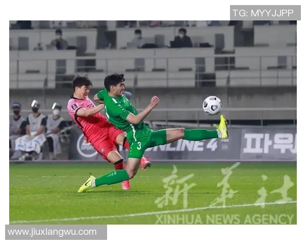 国足迎战韩国激情奏国歌展现中华力量与团结精神 国足迎战韩国激情奏国歌展现中华力量与团结精神