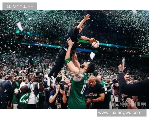 热火与凯尔特人激战正酣大帽瞬间点燃全场激情